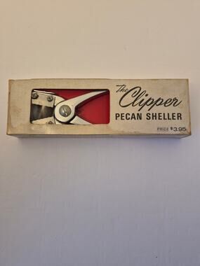 The Clipper Pecan Sheller Vintage USA Pre-Owned In Box Metal